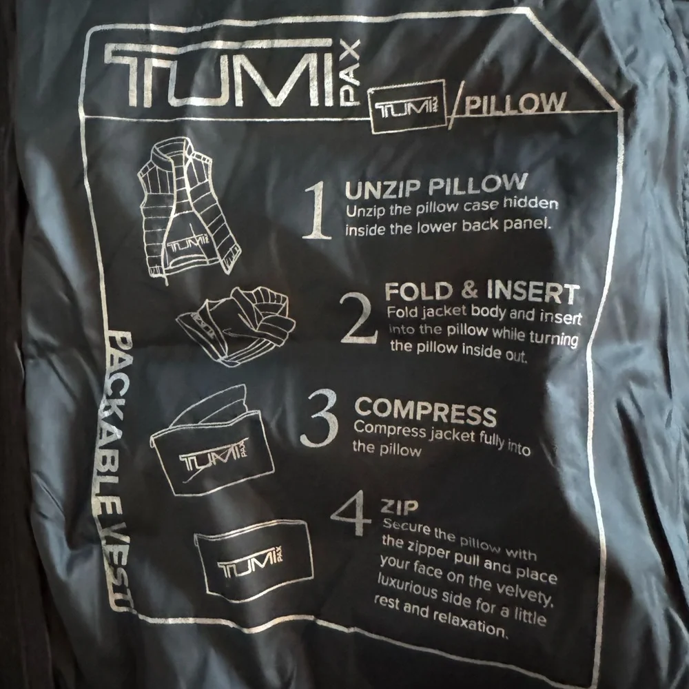 Men’s Tumi down vest NWT - Picture 9 of 10